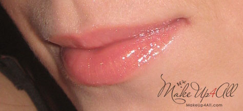 Dior Addict Ultra Gloss in Satin Peach lip swatch